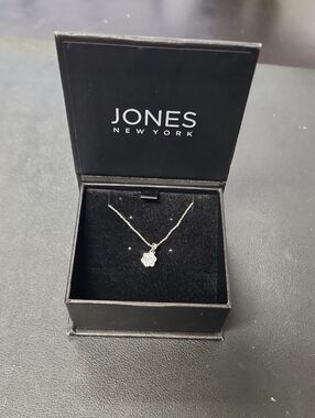 JONES NEW YORK Necklace Annabelle Cubic Zirconia Diamond Pendant 2023 Model NEW